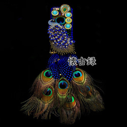 豪華なクジャク 羽付き 刺繍 ラインストーン ブルーグリーン デコ スマホケース エレガント ゴージャス 孔雀 キラキラ 1枚目の画像