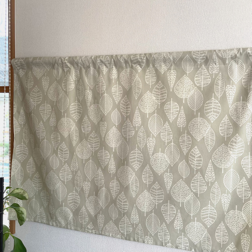 【ききょう】遮光カフェカーテン　ベージュ　リーフ柄　オーダー品 ききょう様専用】遮光カフェカーテン ベージュ リーフ柄