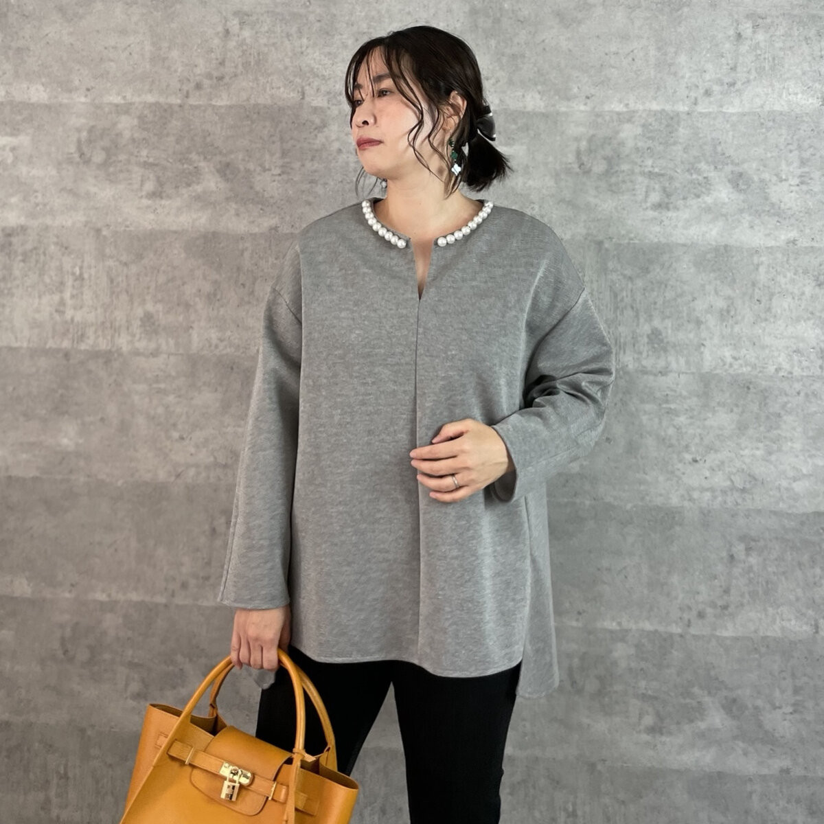 SALE■大人な上品さ ゆったり細見えパール付トップス グレー【FREE】卒業式フォーマル KMC-509 099271