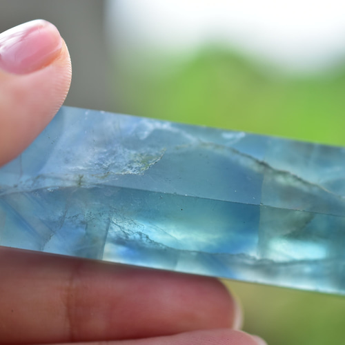 虹入りコントラスト☆フローライト原石ポイント s628 天然石 Funky