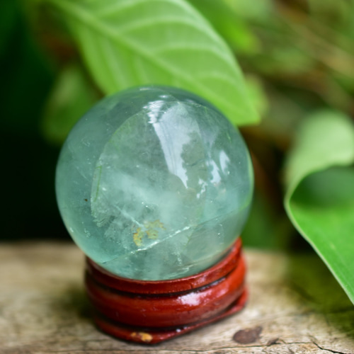 虹入り☆台座付☆グリーンフローライトボール s629 天然石 Funky