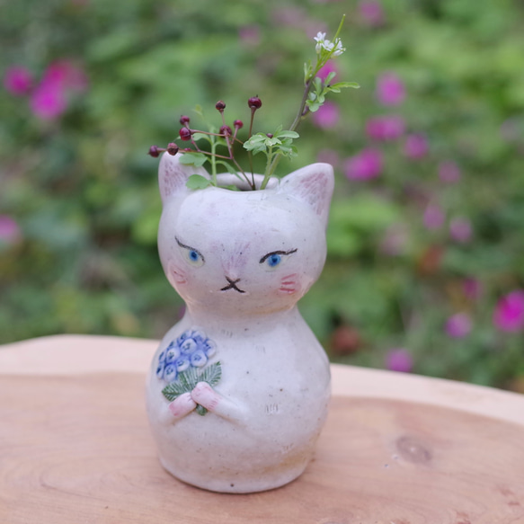 花束を持った白猫   ミニ花瓶  一輪挿し 6枚目の画像