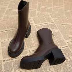 足を長く見せる 黒の本革ブーツ　ショートアンクルブーツ,厚底靴,冬シーズン 3枚目の画像
