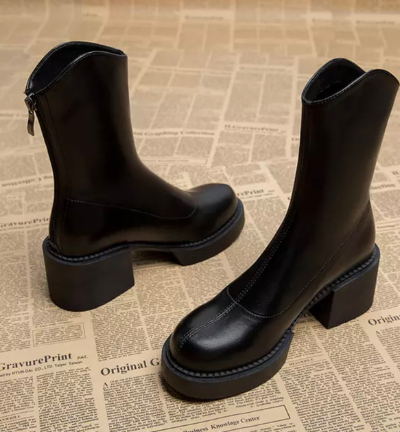 足を長く見せる 黒の本革ブーツ　ショートアンクルブーツ,厚底靴,冬シーズン 2枚目の画像