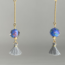 台湾風ミニフリンジとブルーガラスのピアス 2枚目の画像