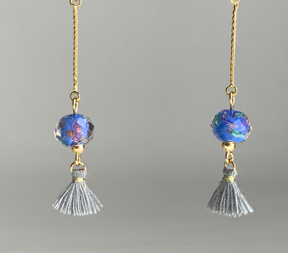 台湾風ミニフリンジとブルーガラスのピアス 2枚目の画像