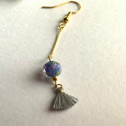 台湾風ミニフリンジとブルーガラスのピアス 10枚目の画像