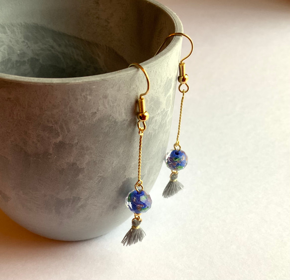 台湾風ミニフリンジとブルーガラスのピアス 8枚目の画像