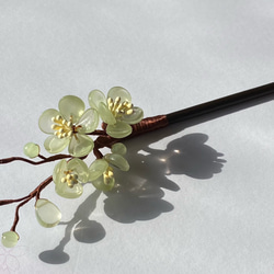 翡翠風緑萼梅のかんざし 2枚目の画像