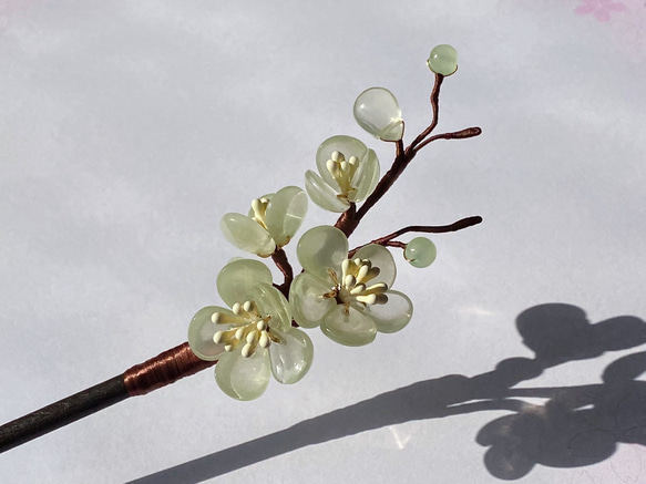 翡翠風緑萼梅のかんざし 3枚目の画像