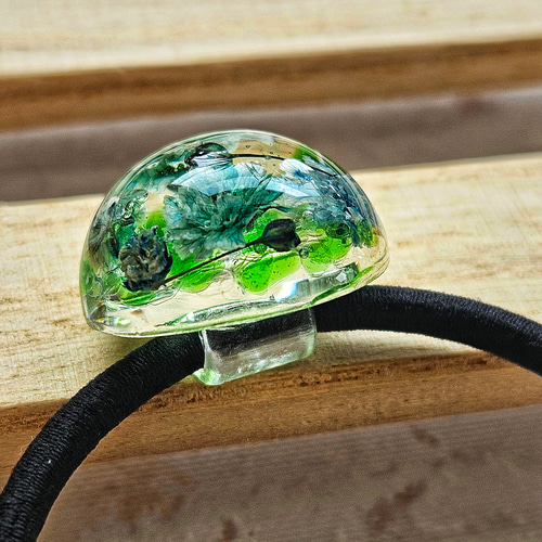 昭和レトロ　石けりのヘアゴム　緑の線　水まんじゅうみたいなガラス　一点限り 昭和レトロ石けりのヘアゴム緑の線水まんじゅうみたいなガラス一点限り