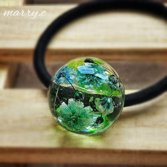 琉球ガラス入り～*グリーンの色彩あめ玉ヘアゴムmarry.c's