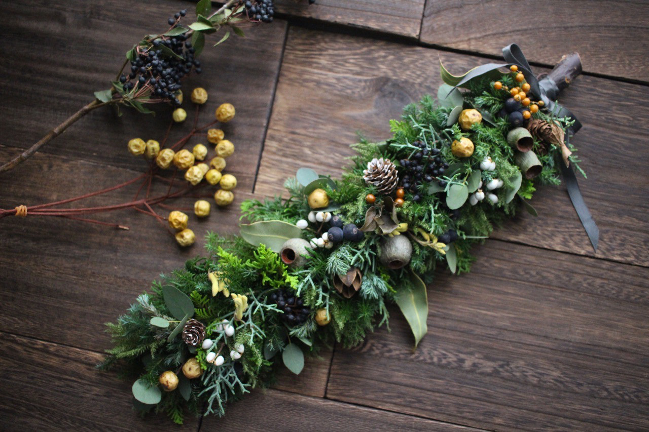 木の実とグリーンの縦型リース✳︎クリスマススワッグ◎40センチ  