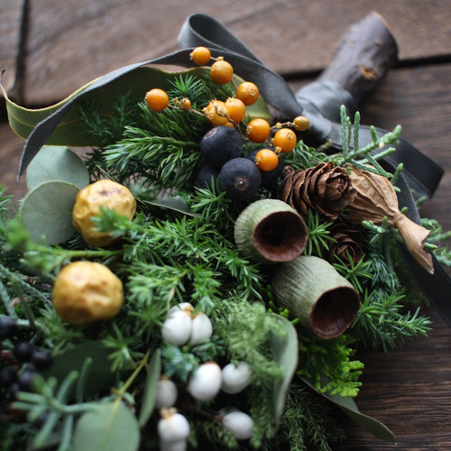 木の実とグリーンの縦型リース✳︎クリスマススワッグ◎40センチ  