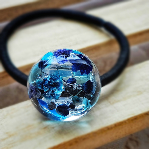 琉球ガラス入り～*ブルーの色彩あめ玉ヘアゴムmarry.c's