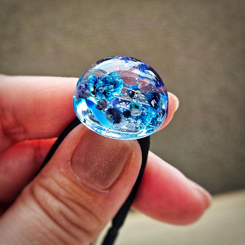 琉球ガラス入り～*ブルーの色彩あめ玉ヘアゴムmarry.c's