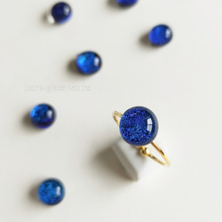 【ピアス&リングセット】一粒ガラスのリング&一粒ガラスのピアス　ロイヤルブルー（ゴールド） 3枚目の画像