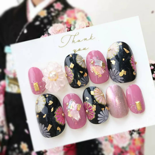 振袖や前撮りに◇黒とピンクと紫の菊模様とぷっくりフラワーの和柄の