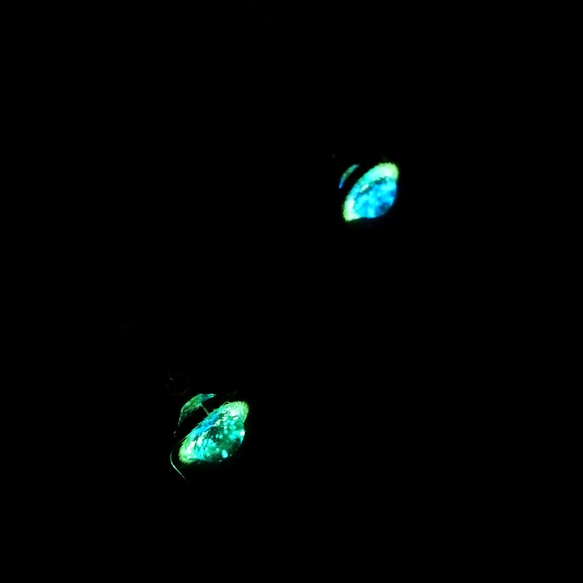 暗闇で 光る 【 立体 惑星 クリスタル ピアス イヤリング 】 レジン 透明 蓄光 夜光 宇宙 秋 冬 土星 魔法 13枚目の画像