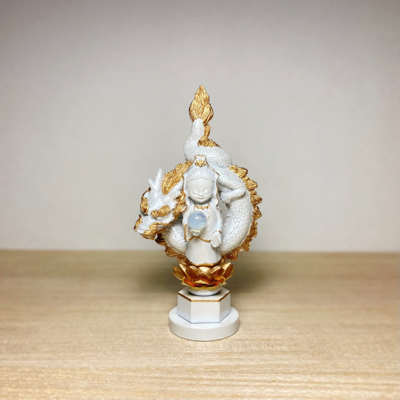神仏様 このところ観音像の究極の立ち姿について考えてます。 西洋彫刻