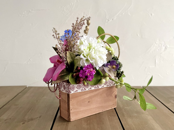 2WAY　マムと蘭の和風アレンジS　アーティフィシャルフラワー　造花　ナチュラル木製ボックス　和モダン　敬老の日　還暦祝 5枚目の画像