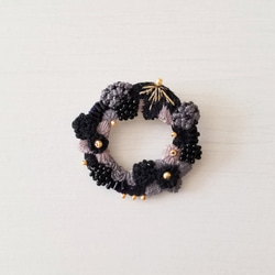 リース刺繍ブローチ・Black 1枚目の画像