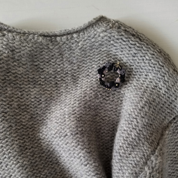 リース刺繍ブローチ・Black 3枚目の画像