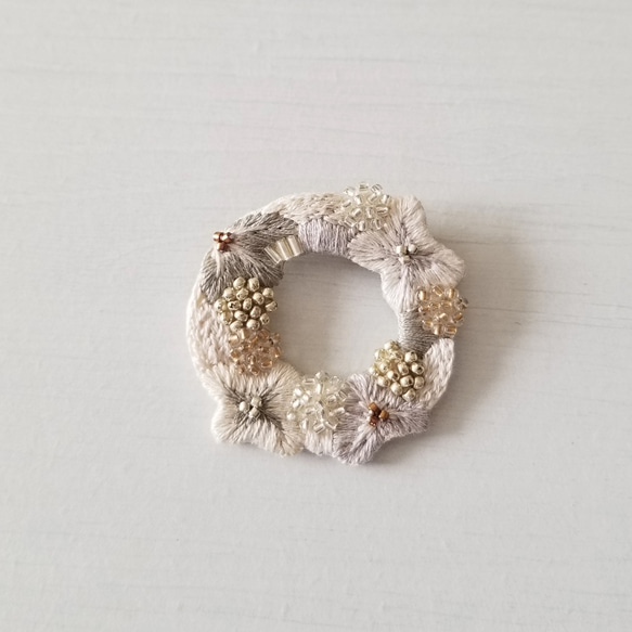 リース刺繍ブローチ・lvory ブローチ ai ann 通販 15022302