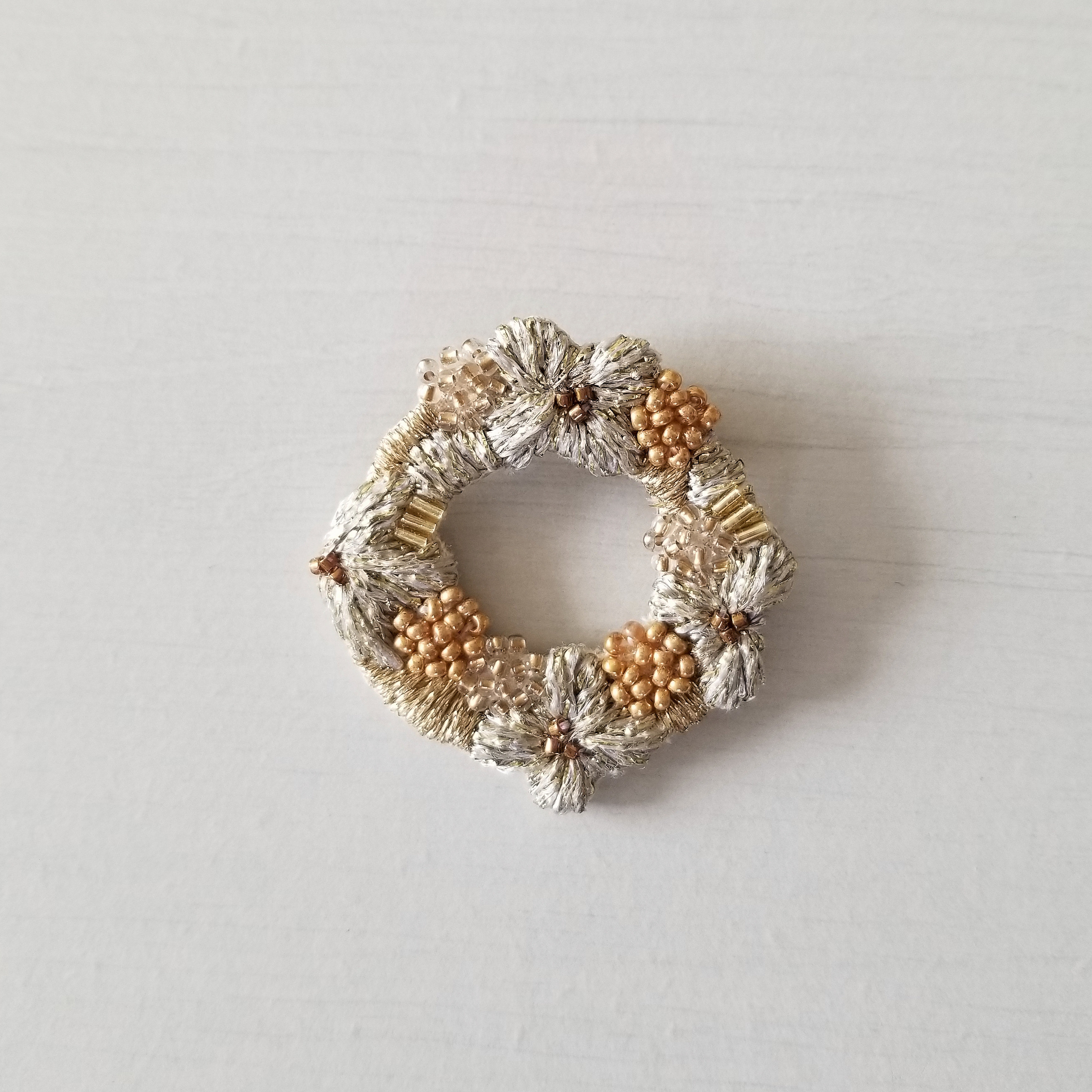 リース刺繍ブローチ・Gold