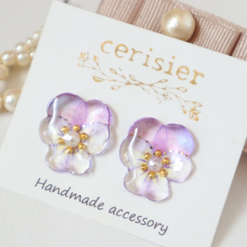 パープルパンジーのお花ピアス・イヤリング ピアス（スタッド・一粒 