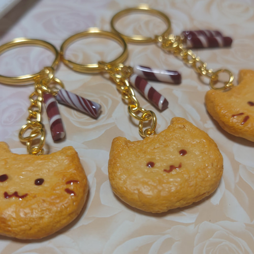 猫ちゃんクッキー キーホルダー 樹脂・レジン bambi 通販｜Creema 