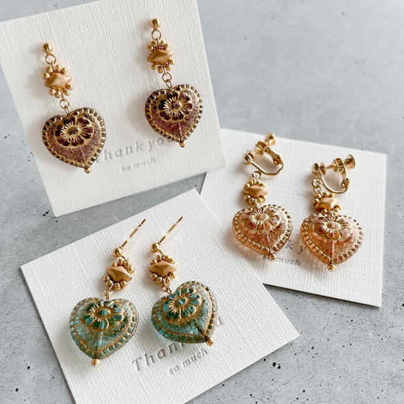 フラワーハートのクラシカルイヤリングorピアス＊チェコガラス＊ブルー 