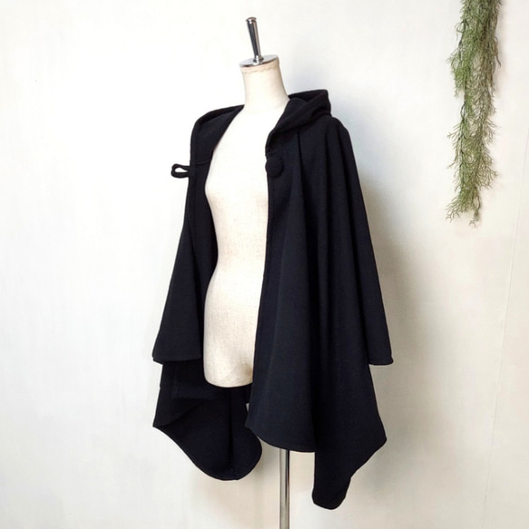 厚地　黒のポンチョ　～　羽織る　コート　ジャケット　コスプレ　ケープ　マント 6枚目の画像