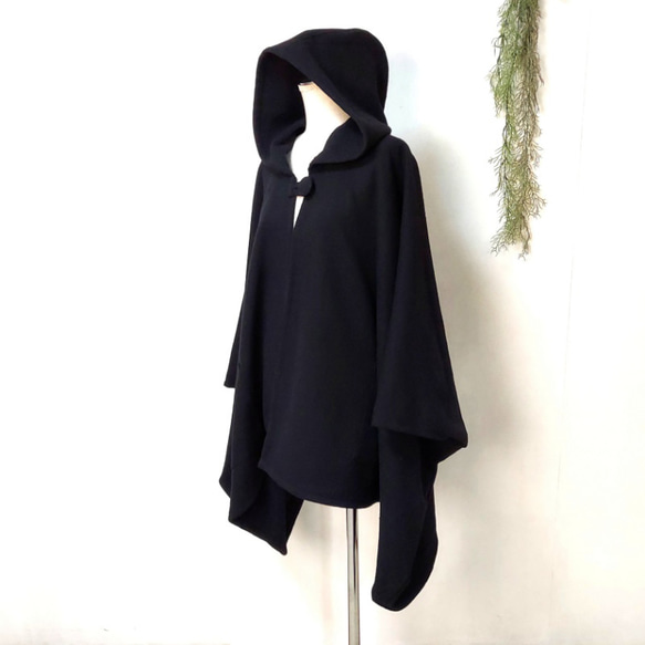 厚地 黒のポンチョ ～ 羽織る コート ジャケット コスプレ