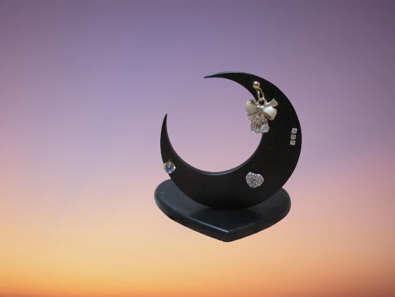 クリスマス　アクセサリースタンド　オールブラックピアス、イヤリングハートムーンスタンド