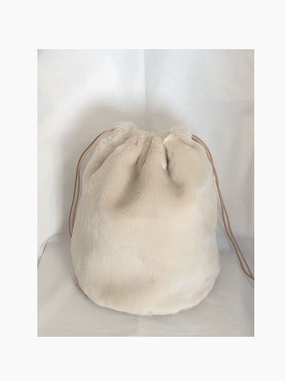 Eco fur drawstring bag pale beige Lsize 5枚目の画像
