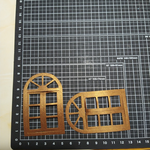 キラキラ 中サイズ ダイカット 窓 銅色 10枚 両開き コラージュ