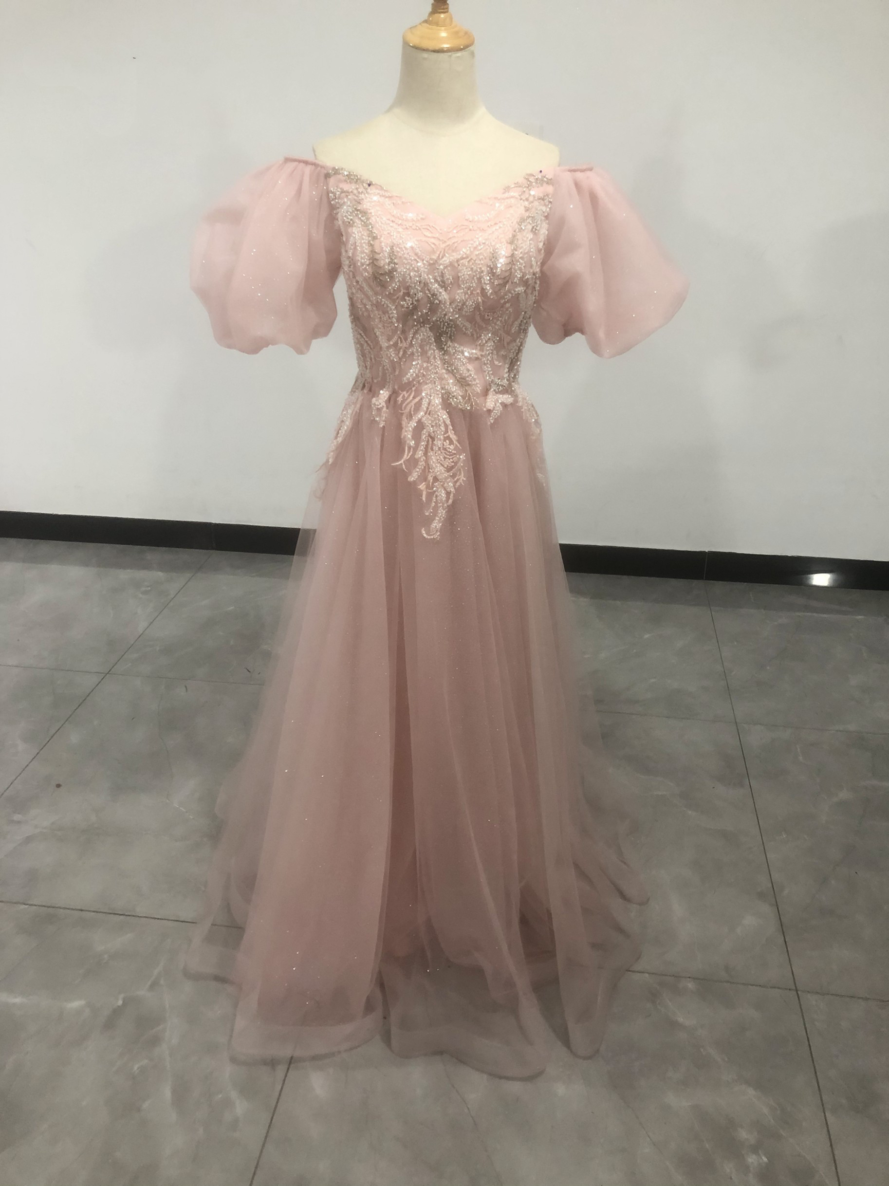 美品！カラードレス  キラキラチュール   美しい花レース 姫袖プリンセスライン /花嫁/結婚式