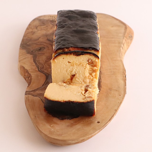 【終売】【6月限定】キャラメルマカダミアナッツのバスクチーズケーキ 3枚目の画像