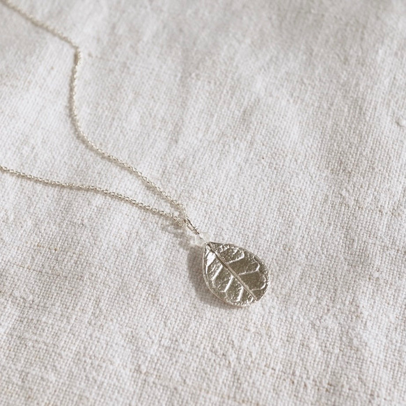 Feijoa small leaf stone necklace [P076SV(ST)] 2枚目の画像