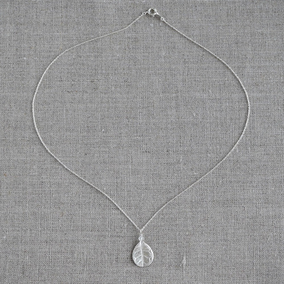 Feijoa small leaf stone necklace [P076SV(ST)] 4枚目の画像