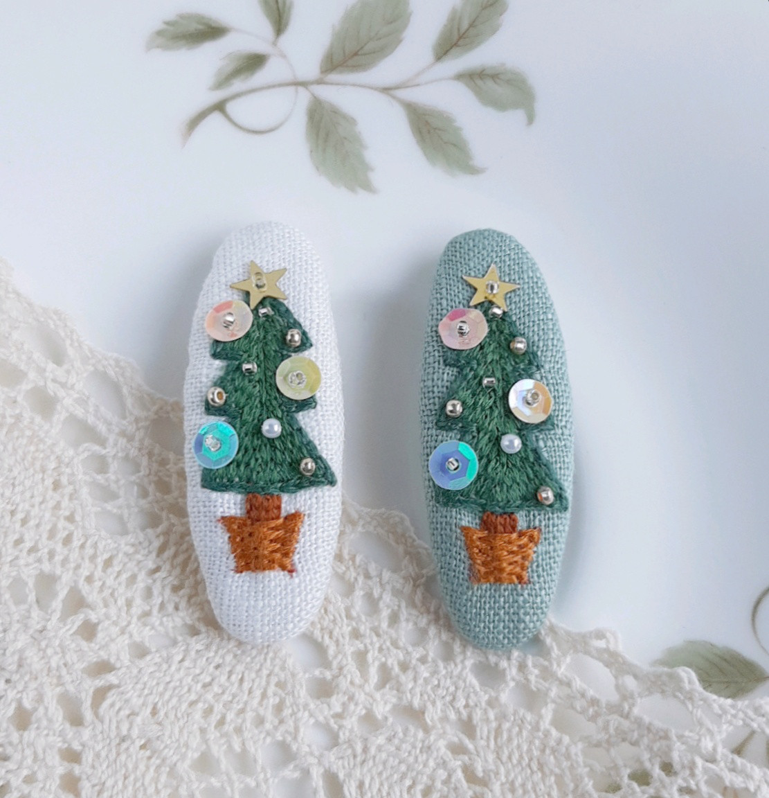 クリスマスツリー刺繍パッチンピン クリスマスヘアアクセサリー  