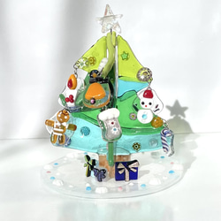 ベネチアンガラス オーナメントが揺れるクリスマスツリー クリスマス