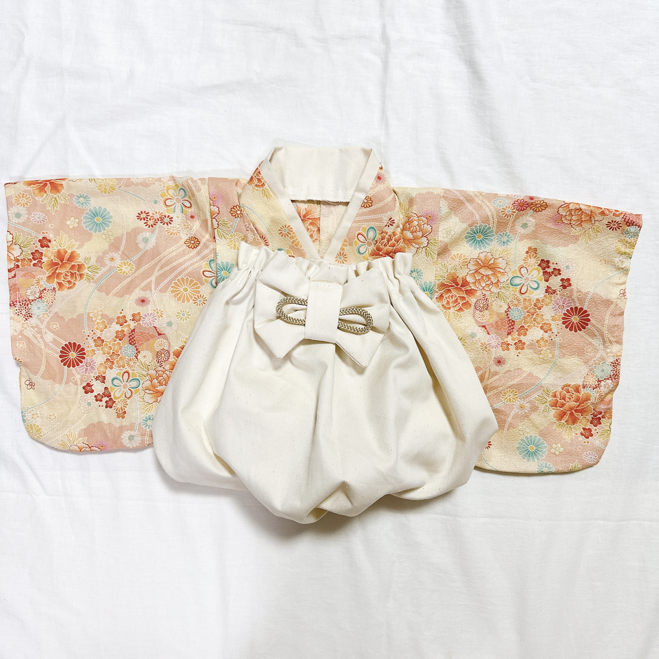 ベビー袴　ハンドメイド　70〜100  百日祝い　袴ロンパース　華和柄×きなり袴