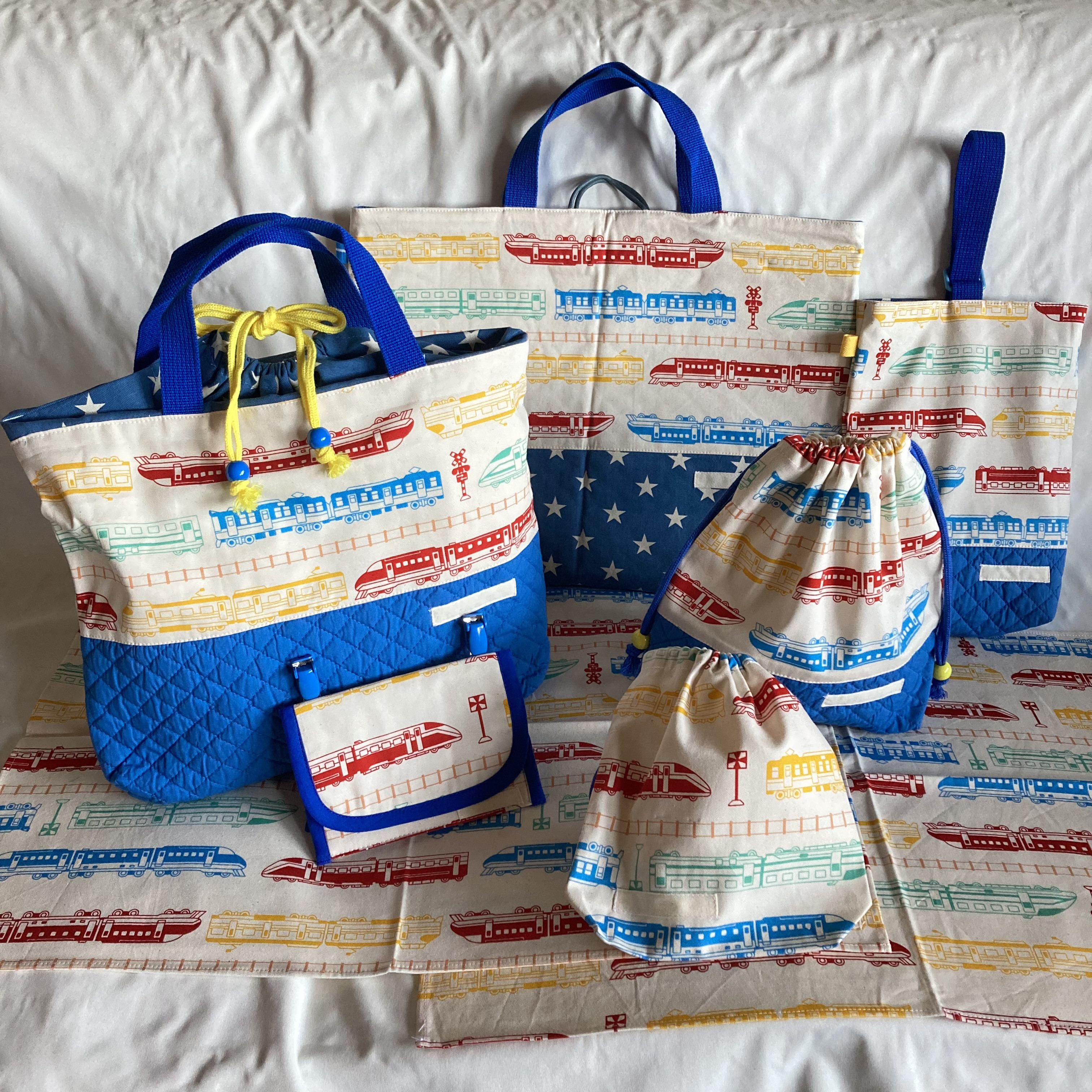 【オーダーOK】入園入学セット35電車踏切線路カラフルポップW★手提げ上履き給食お着替え巾着ランチョンマット移動ポケット