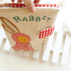 手繪紅斗篷小兔兔寶寶手冊套 第2張的照片