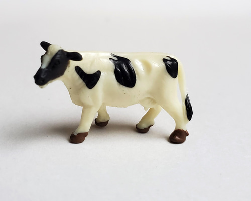 苔盆栽や枯山水と一緒に 盆景 添配 オブジェ 添景【牛（ホルスタイン