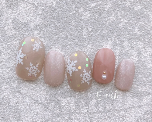 大人可愛い冬ネイル ネイルチップ 雪ネイル 冬ネイル シンプル 大人