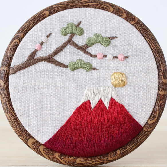 赤富士と日の出　手刺繍ファブリックパネル　［受注制作］ 2枚目の画像