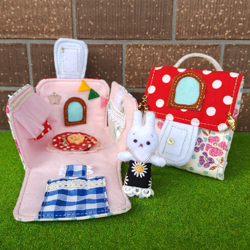 ちいさなキノコのおうち (ぬいぐるみ付ドールハウス、布製) ぬいぐるみ